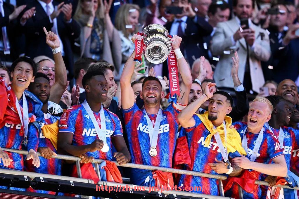 JN江南体育-详解篮球比赛中快攻转换与半场进攻的策略融合