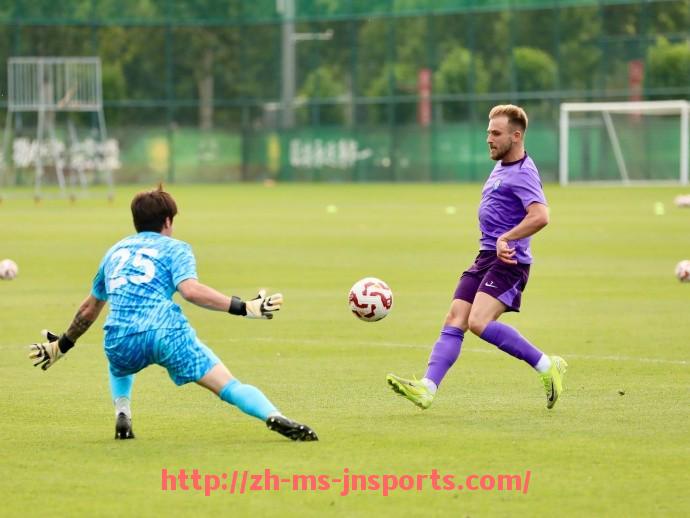 JN江南体育-罗马队在意甲中的表现及其历史背景